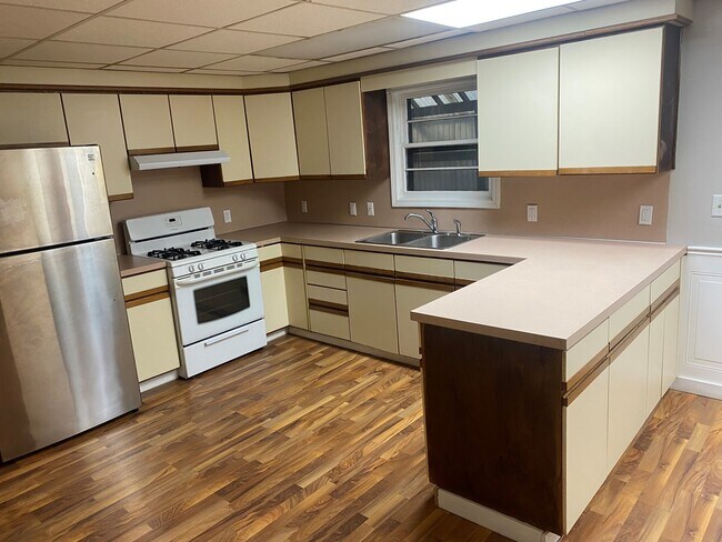 Building Photo - 1663 5th St