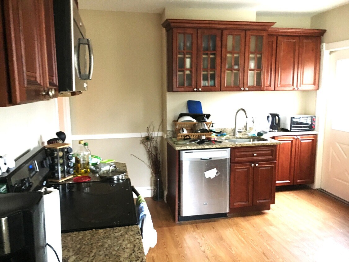 Primary Photo - 17 Putnam Ave
