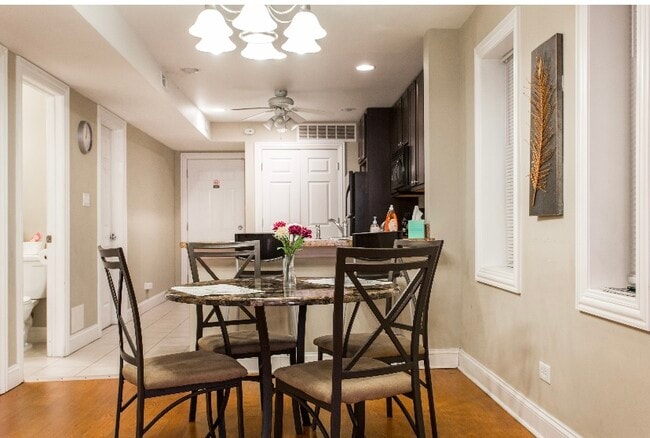 Foto del edificio - 2124 N Lorel Ave