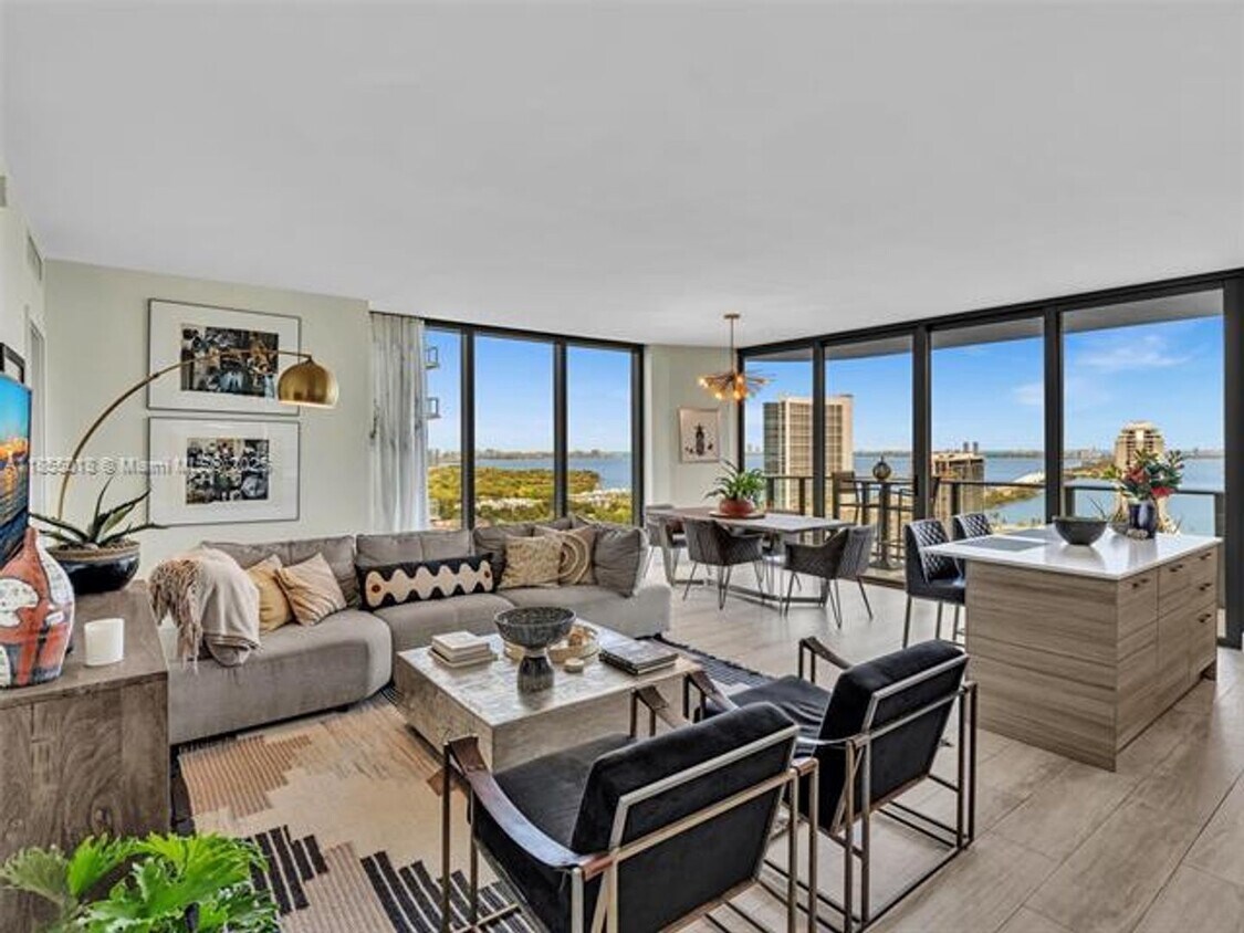 Foto principal - 121 NE 34th St