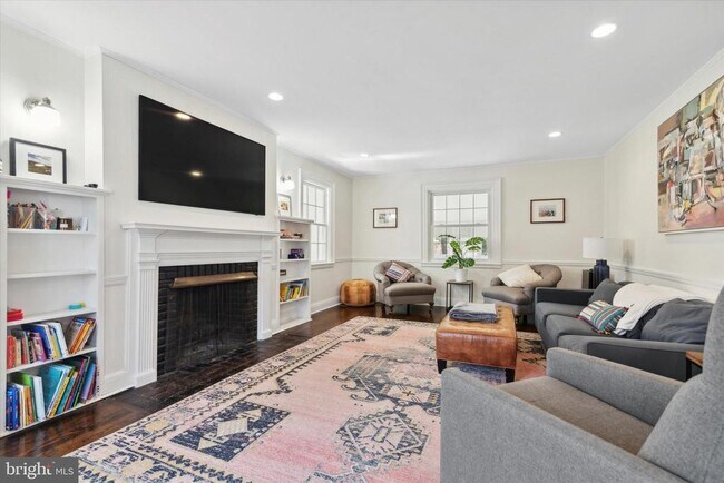 Foto del edificio - 244 Hathaway Ln