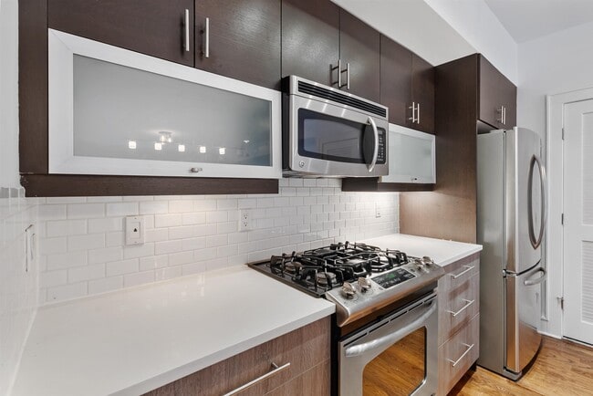 Building Photo - 635 6th St