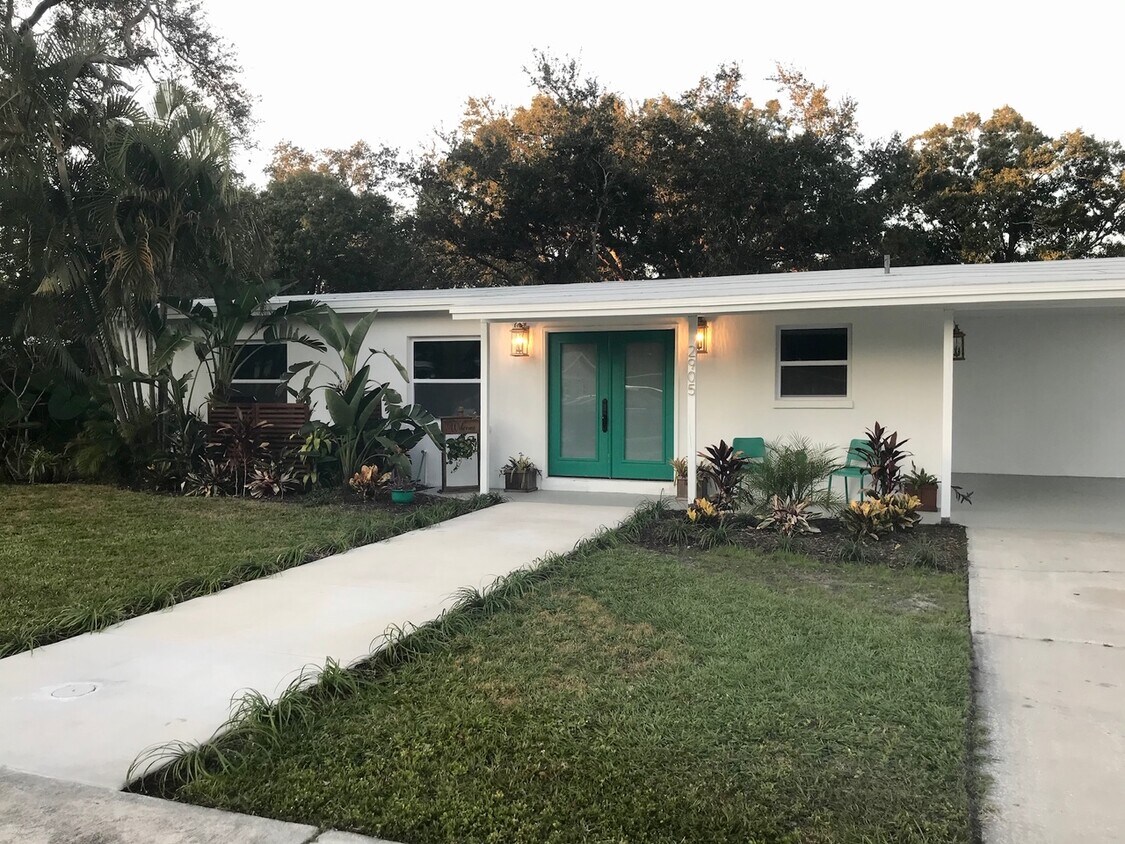 Foto principal - 2905 W Ballast Point Blvd