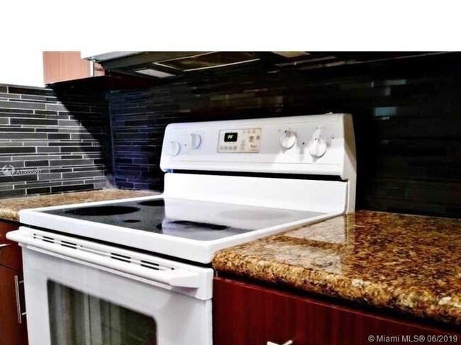 Building Photo - 8475 SW 156th Ct