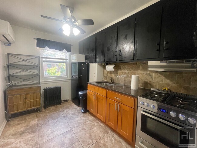 Building Photo - Hart Street - Bushwick 1 Bedroom