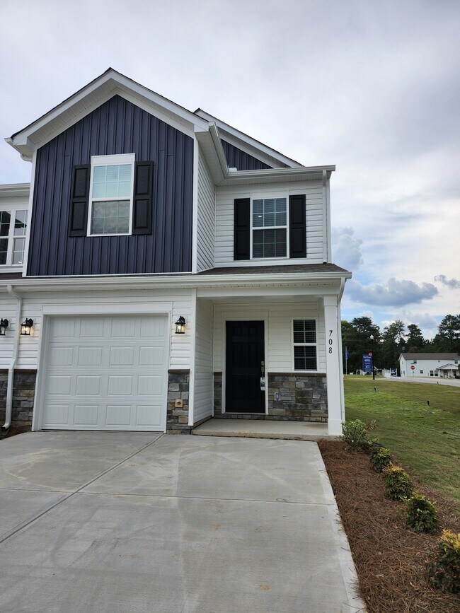 Foto del edificio - 708 Peyden Ln