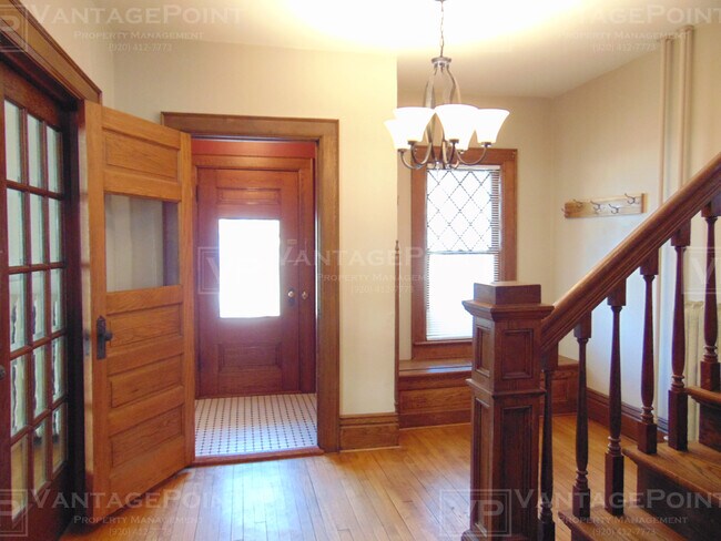 Building Photo - 809 S Jackson St
