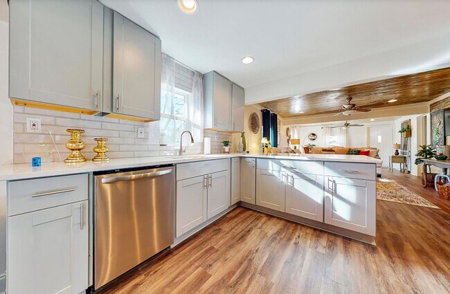 Foto del edificio - Furnished Stunning Trussville Farmhouse