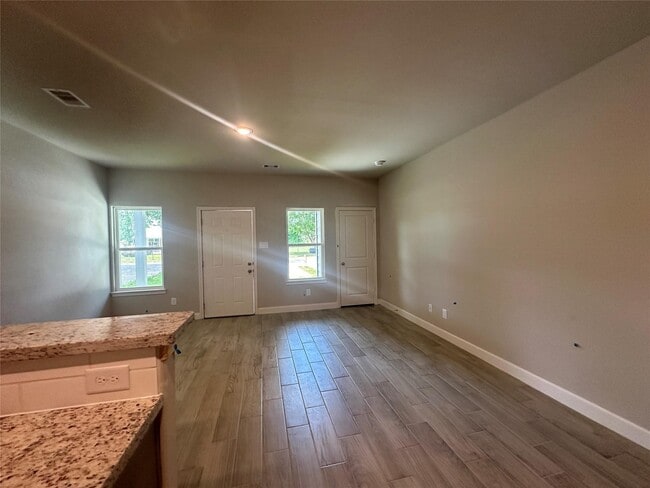 Building Photo - 104b Turner Dr