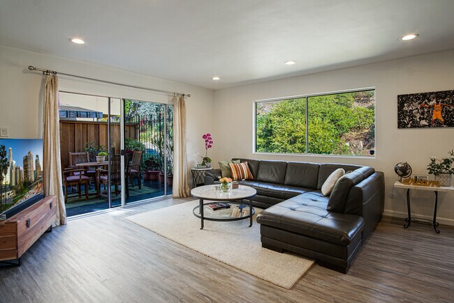 Living room - 6712 Hillpark Dr
