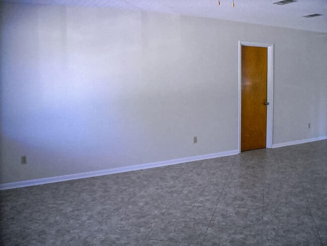 Building Photo - 104 2nd Ave