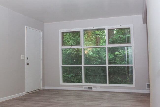 Building Photo - 415 S Revena Blvd