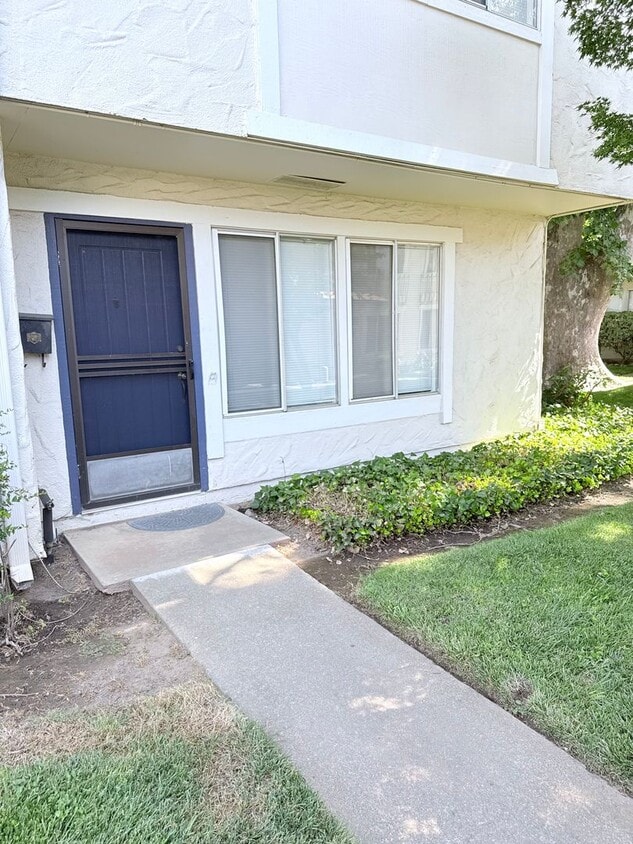 Primary Photo - SPACIOUS 3 BEDROOM CONDO!!