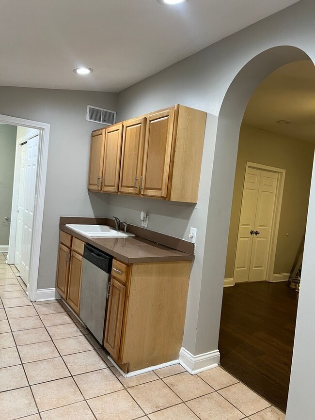 Foto del edificio - Welcome to this newly remodeled, single-fa...