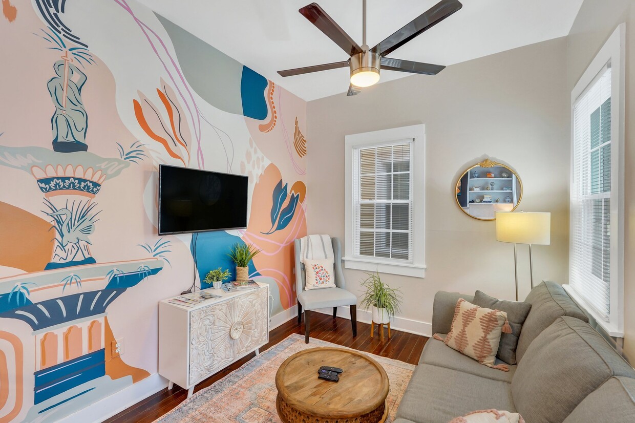 Foto principal - 307 W Waldburg Ln