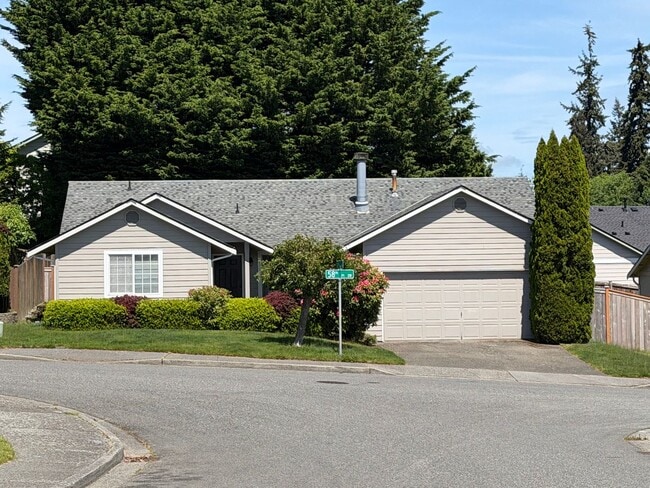 Building Photo - Everett 3 Bedroom Rambler