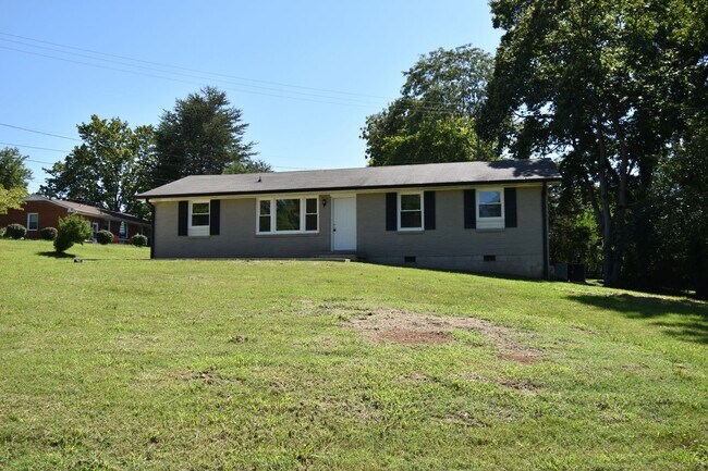 Building Photo - 304 Hilldale Ln