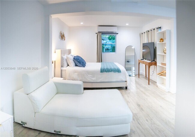 Foto del edificio - 277 NE 55th St