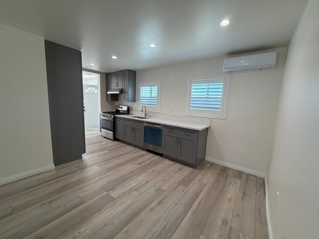 cocina - 2540 E Dunes St
