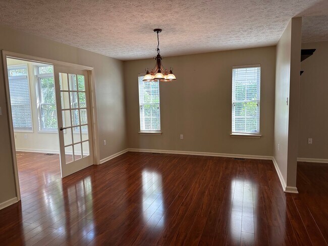 Building Photo - 2066 Honeysuckle Ln