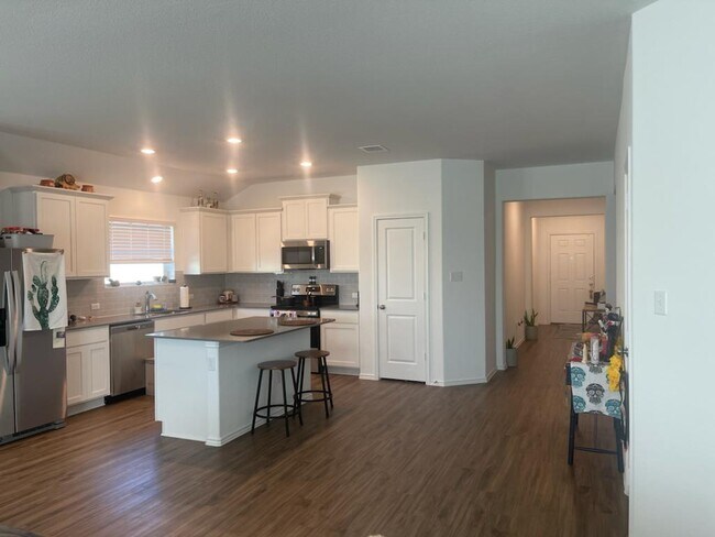 Foto del edificio - 105 Ulmus St