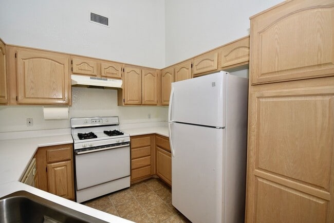 Building Photo - COZY 2 BED 2 BATH CONDO ON 2ND FLOOR AT PA...