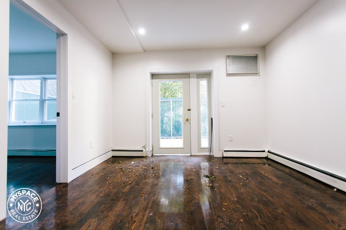 Foto principal - 18-83 Greene Ave