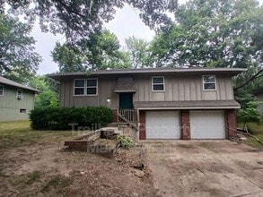 Building Photo - 401 SW Stoney Brook Ln