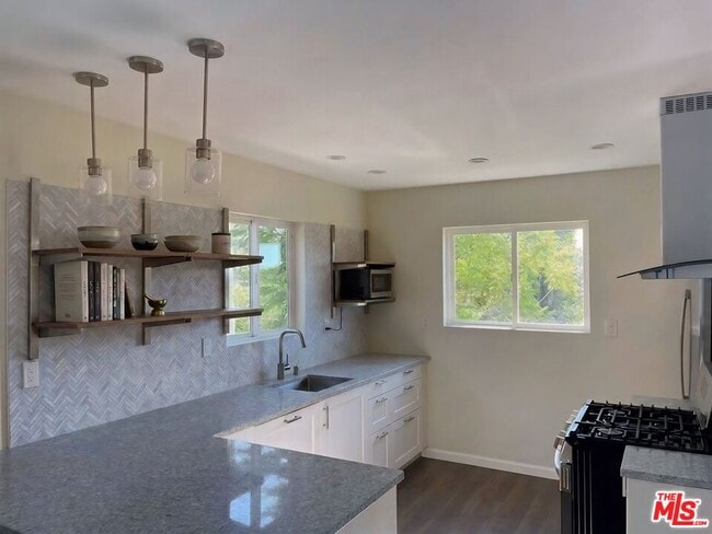 Building Photo - 23749 Canyon Dr