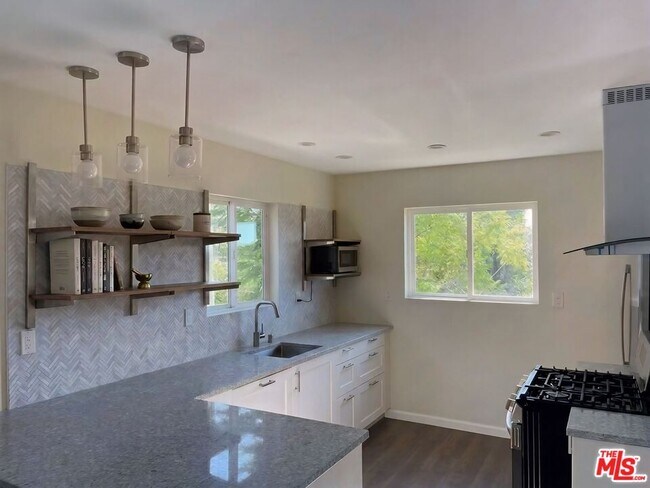 Foto del edificio - 23749 Canyon Dr