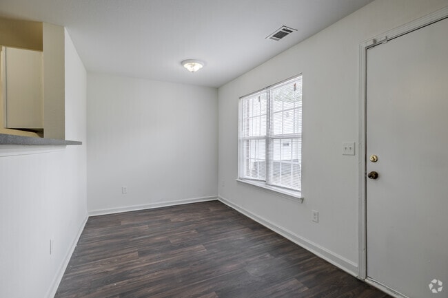 3BR, 2BA - 1344SF - Dining Room - Greens at Stonecreek