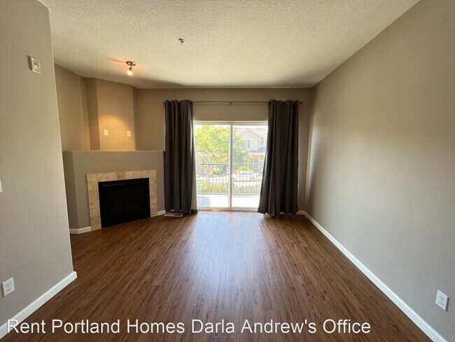 Building Photo - 2 br, 2.5 bath House - 324 NE EDGEWAY DR #...