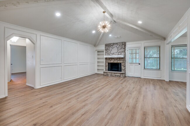 Building Photo - 1015 De Pauw Dr