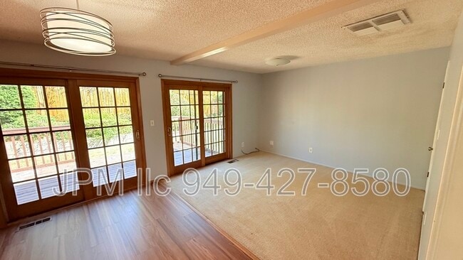 Building Photo - 2565 Van Buren Dr
