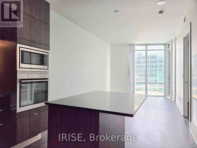 Building Photo - 15 Merchants' Wharf