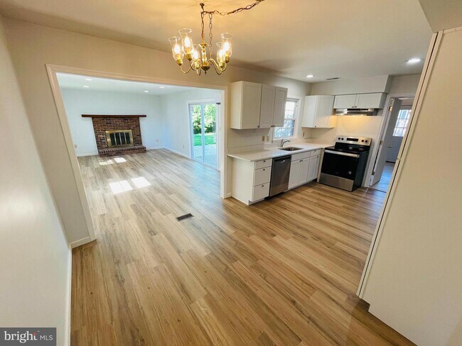 Foto del edificio - 13129 Poplar Tree Rd
