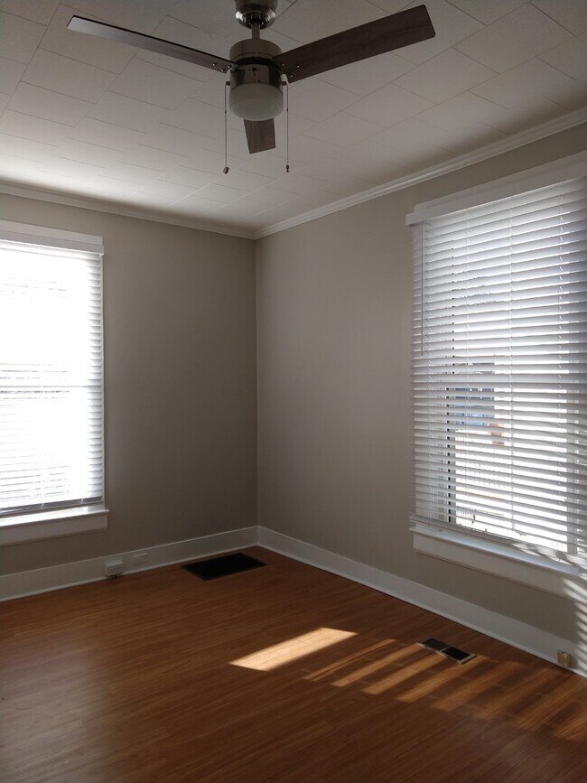 Building Photo - 106 N Hyde Park Ave