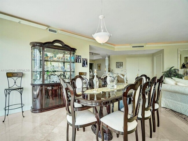 Foto del edificio - 19955 NE 38th Ct