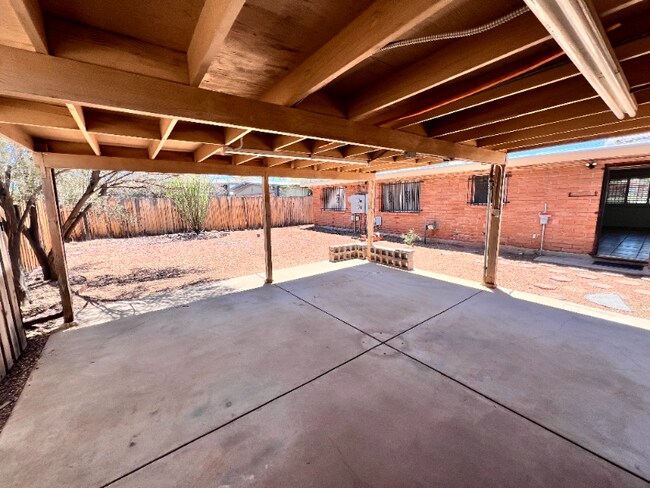 Foto del edificio - 801 E Holaway Dr