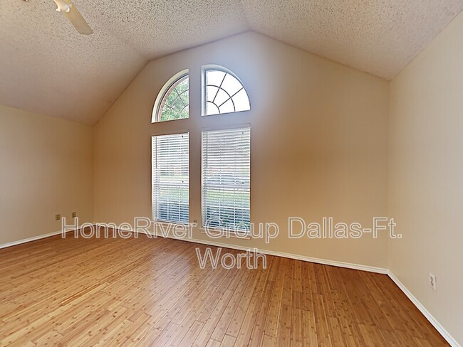 Foto del edificio - 2507 Thistle Ln