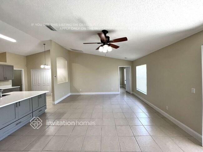 Building Photo - 509 SW Lucero Dr