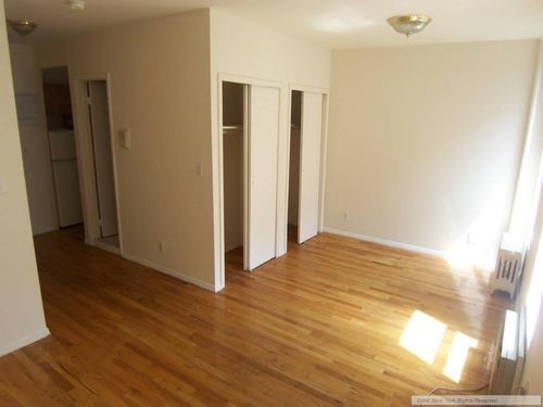 Building Photo - 333 E 78th St