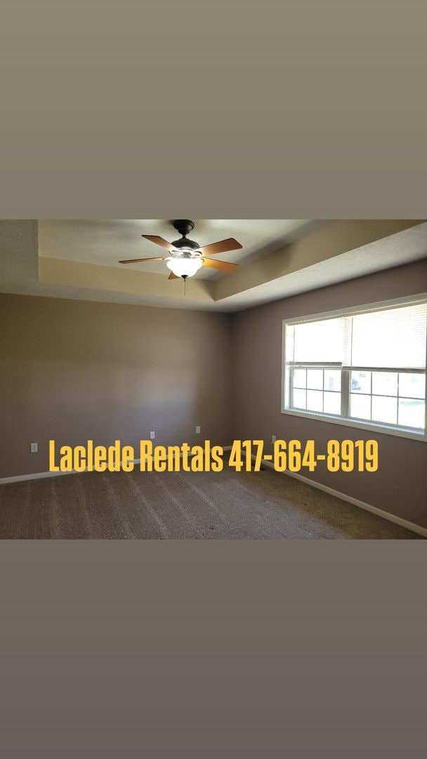 Building Photo - 2 bedroom 2 bathroom duplex with garage fo...