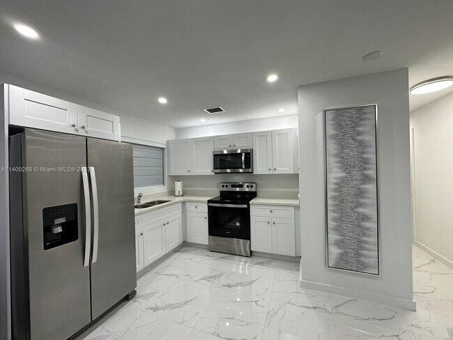 Foto del edificio - 2490-2492 NW 44th St