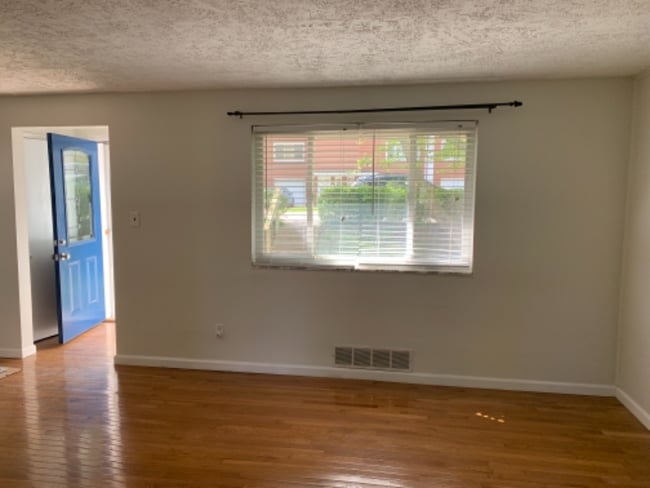 Building Photo - 1521 Dunluce Dr