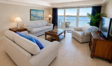 Building Photo - 13427 Blue Heron Beach Dr