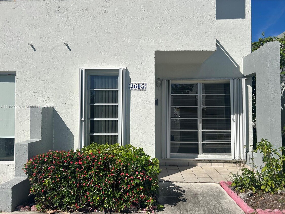 Foto principal - 3605 SW 17th St