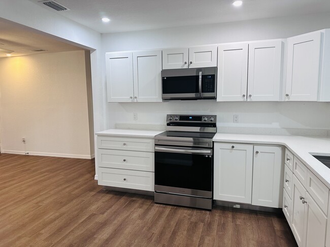 Building Photo - 329 NE 2nd St