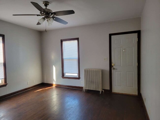 Building Photo - Spacious 2-Bedroom Apartment Downtown  Appleton