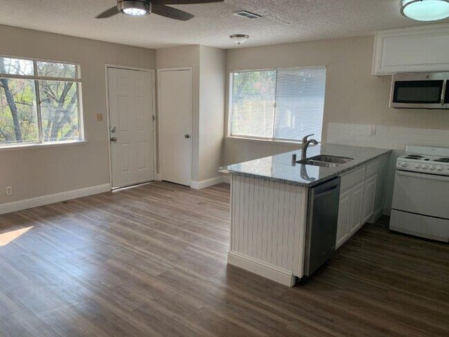 Foto del edificio - 5552 Keoncrest Cir